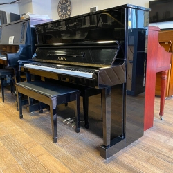 Yamaha MC 301 Upright Piano With Bench