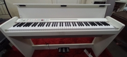 Korg LP 380 Digital Piano With Bench just@3000
