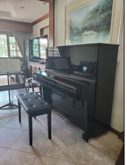 Yamaha U2 Upright piano With Bench 