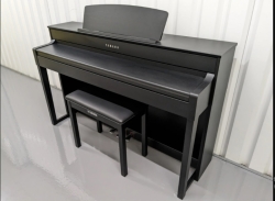 Yamaha Clavinova Refurbished CLP-545 Black Digital Piano   