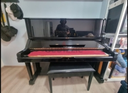 Yamaha UX Upright Piano With Bench