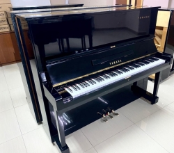 Yamaha U3C Upright Piano with Bench